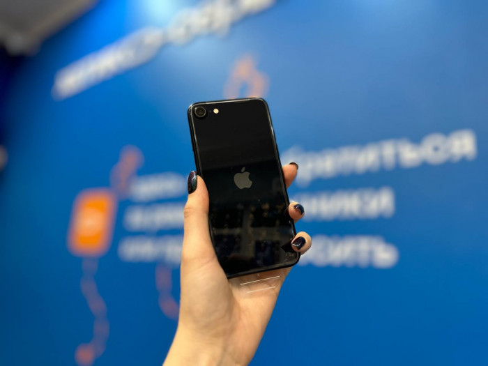Уценка Смартфон Apple iPhone SE 2022 64GB Черный