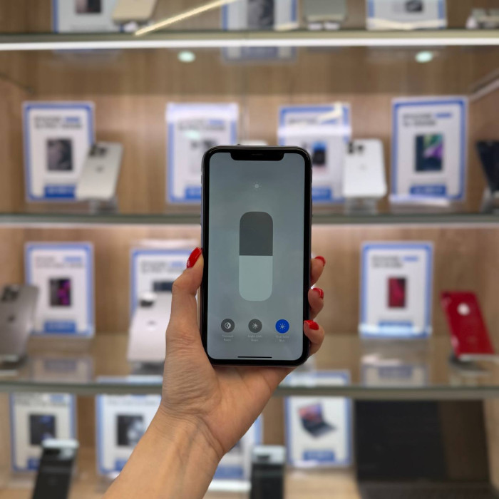 Б/у Смартфон Apple iPhone 11 128GB Purple | Фото 3 из 5