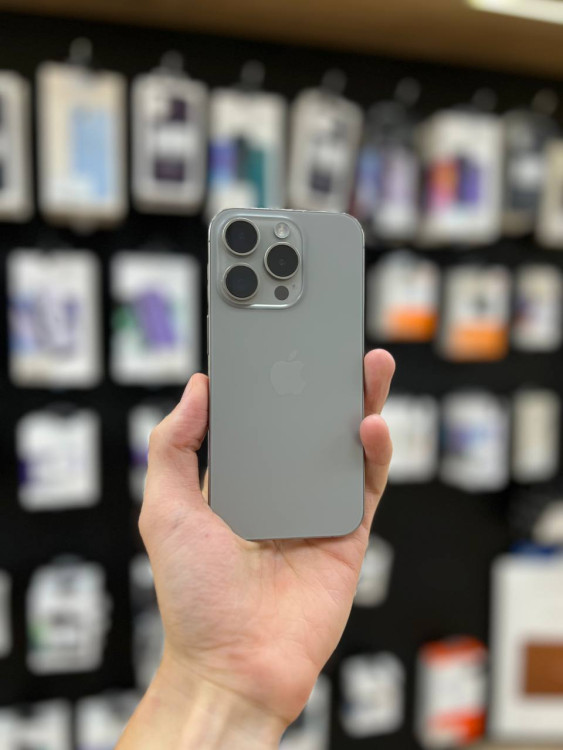 Б/У Смартфон Apple iPhone 15 Pro 128GB Натуральный Титан (Natural Titanium)
