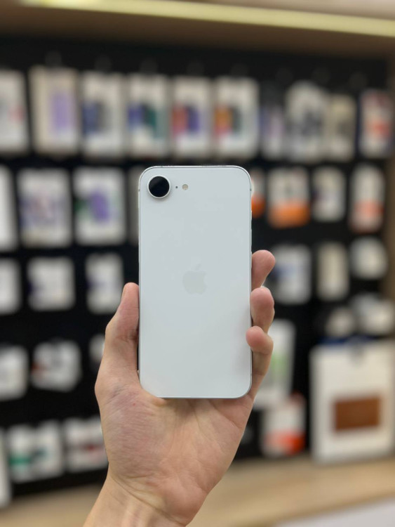 Б/У Смартфон Apple iPhone 16e 256GB, Белый