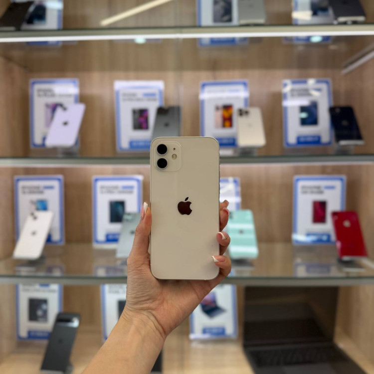 Б/у Смартфон Apple iPhone 12 64GB White