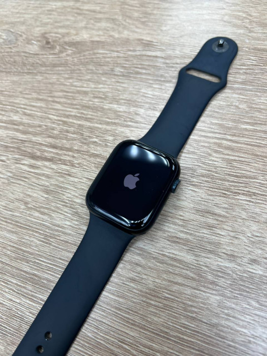 Б/у Умные часы Apple Watch Series 8 45mm GPS Midnight Aluminum Case with Sport Band Midnight | Фото 2 из 4