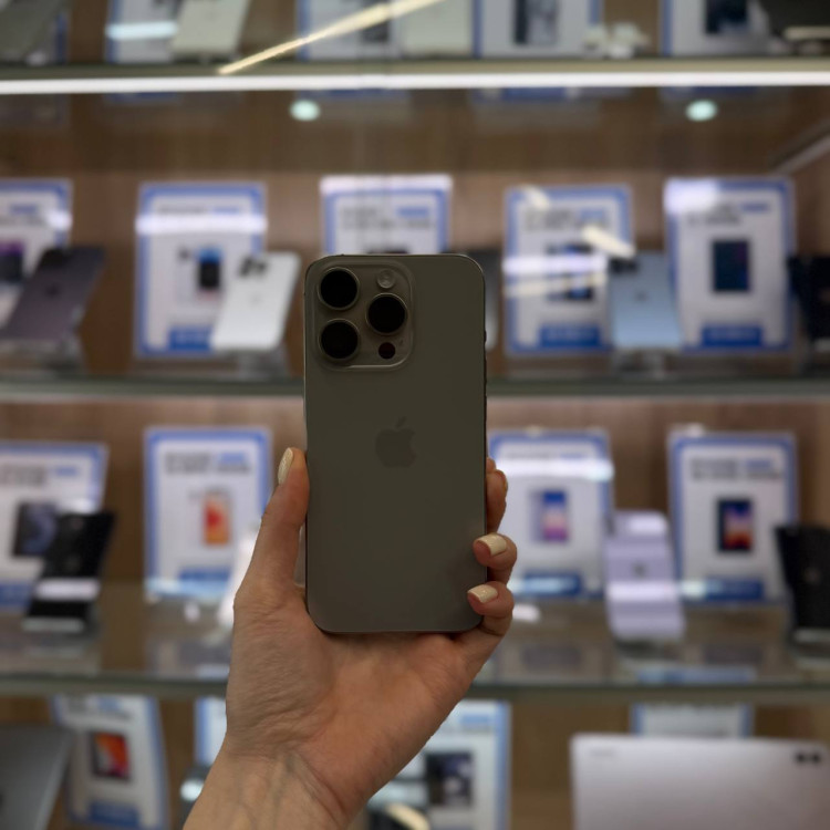 Б/У Смартфон Apple iPhone 15 Pro 128GB Титан (Natural Titanium)