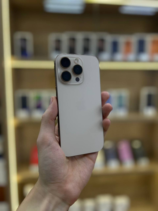 Б/У Смартфон Apple iPhone 16 Pro 128GB Desert Titanium (Пустынный титан)