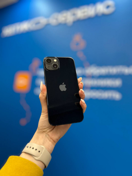 Б/у Смартфон Apple iPhone 13 256GB Темная ночь | Фото 1 из 6
