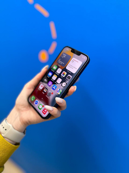 Б/у Смартфон Apple iPhone 13 256GB Темная ночь | Фото 2 из 6