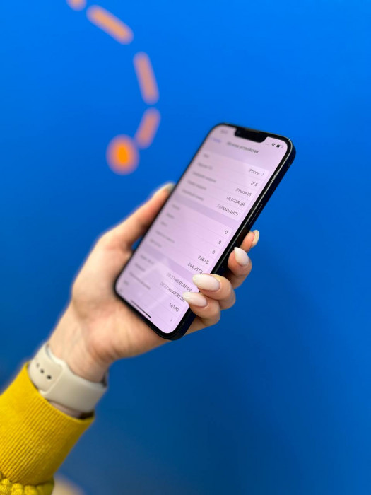Б/у Смартфон Apple iPhone 13 256GB Темная ночь | Фото 3 из 6