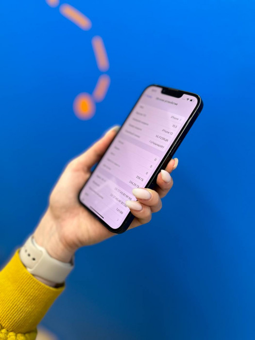 Б/у Смартфон Apple iPhone 13 256GB Темная ночь